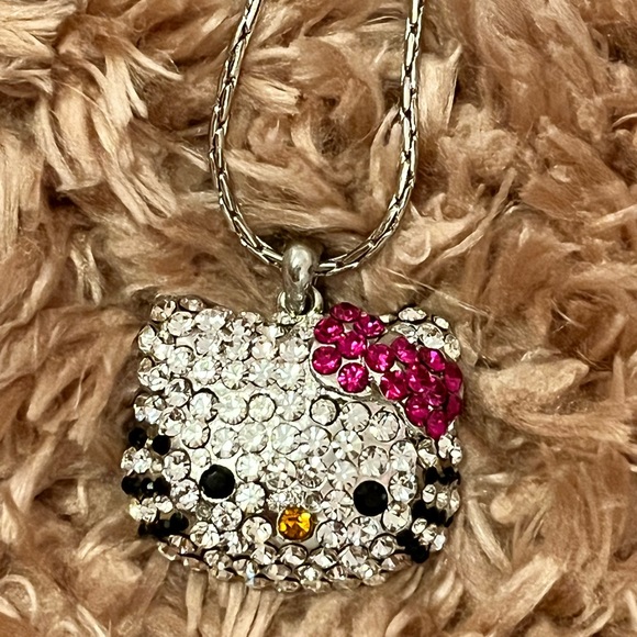 Bling hello Kitty necklace, bow is color red/magenta . Super cute! - Picture 4 of 5